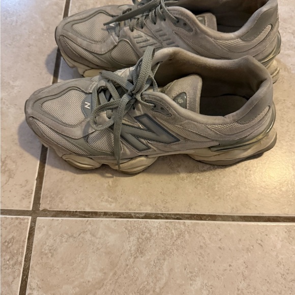 New Balance Women's Gray Athletic Shoes - Picture 3 of 7